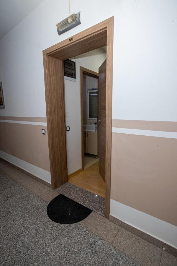Park Queens Apartments אוהריד מראה חיצוני תמונה