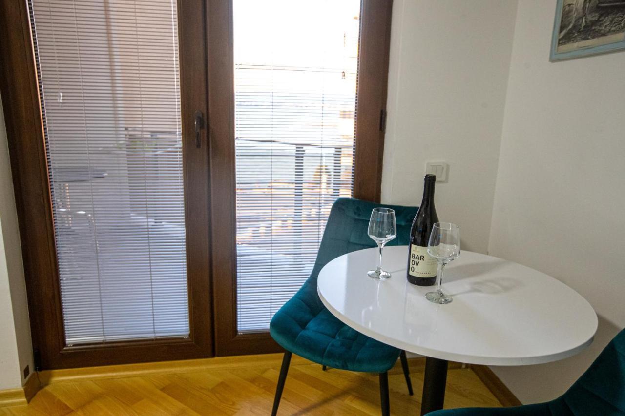 Park Queens Apartments אוהריד מראה חיצוני תמונה
