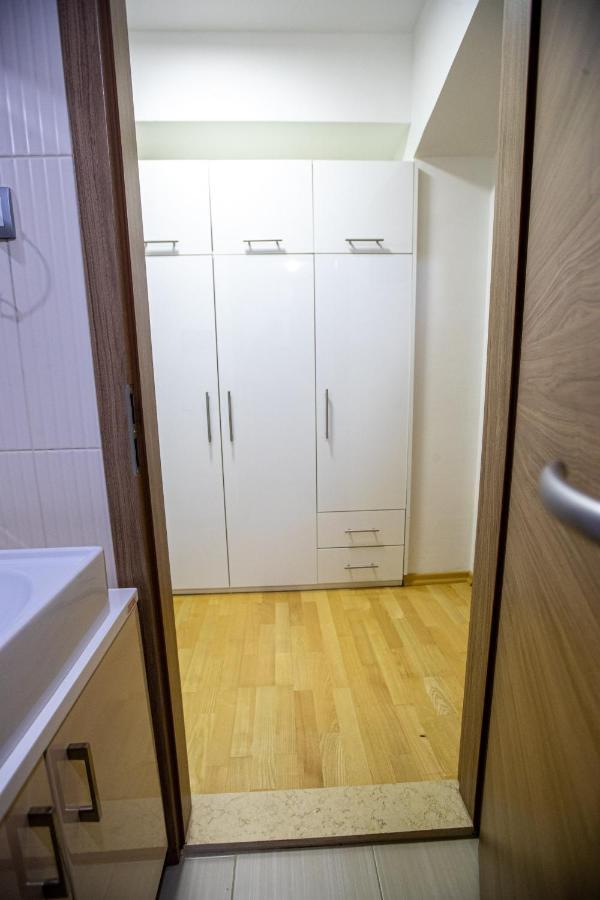 Park Queens Apartments אוהריד מראה חיצוני תמונה